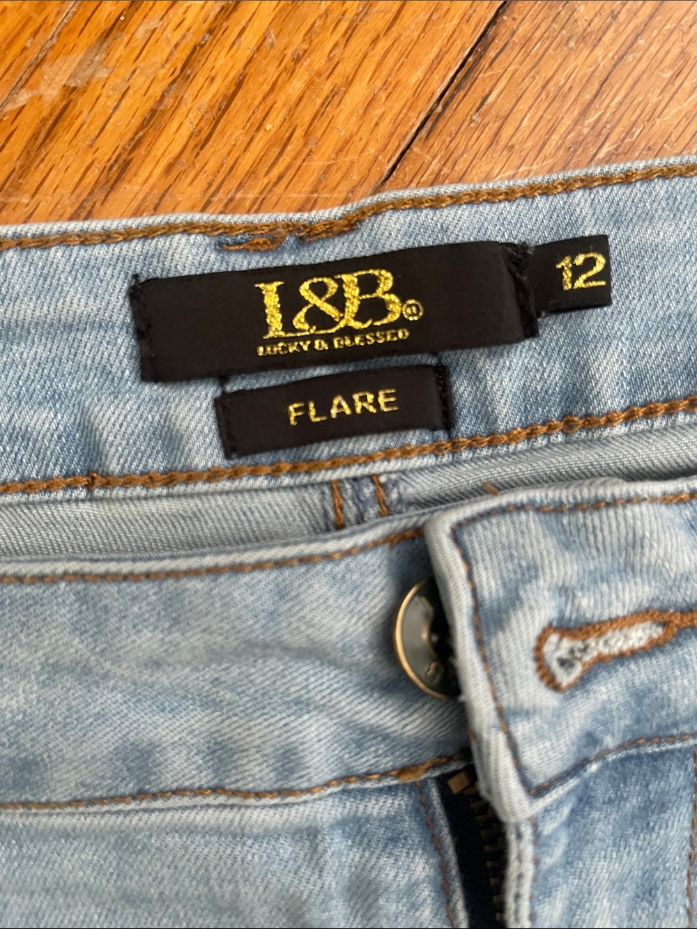 Light Wash Wide Leg Jeans - L&B - Picture 2 of 4